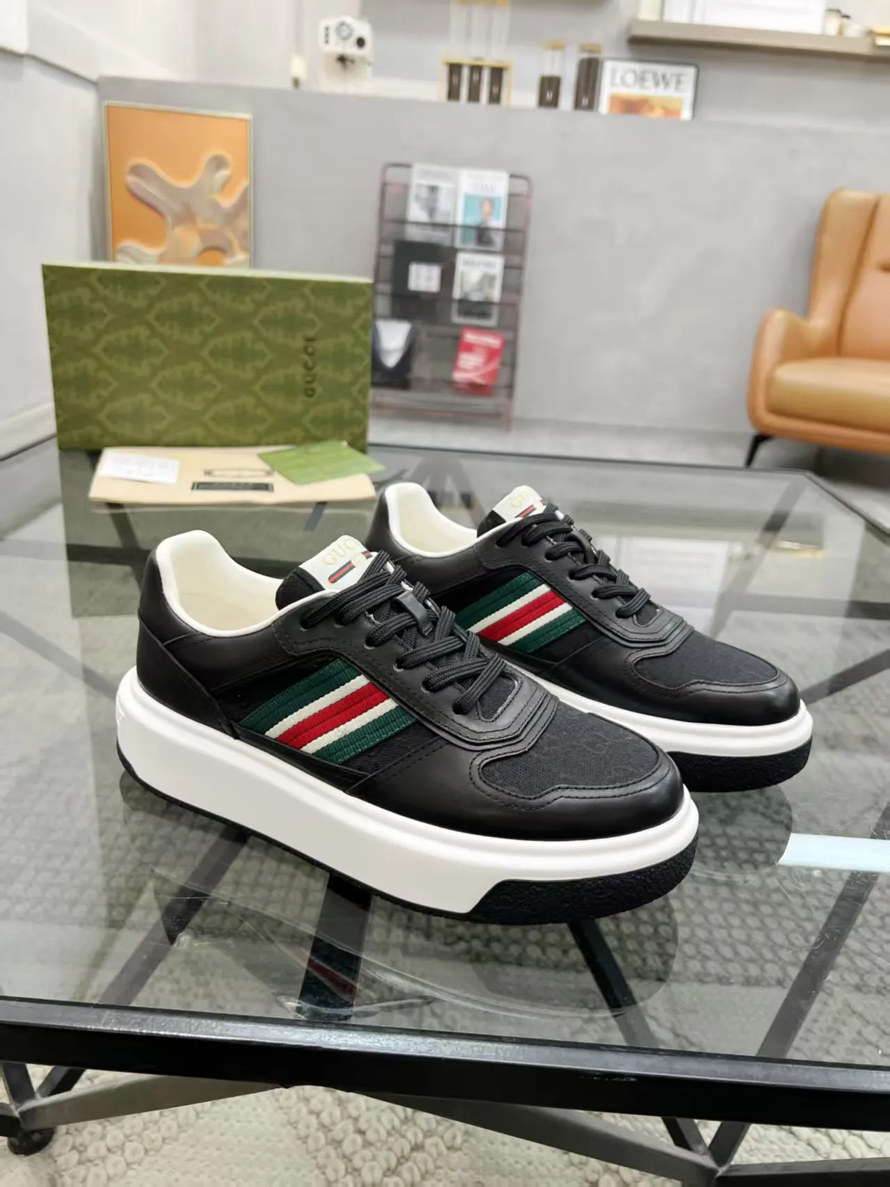 P460 new men's shoes GUCCI [Lightning] latest shoes are shipped. Original quality, fashionable, special materials, sheepskin lining, new packaging. The foot feels super comfortable and the workmanship is impeccable. Size: 38-45